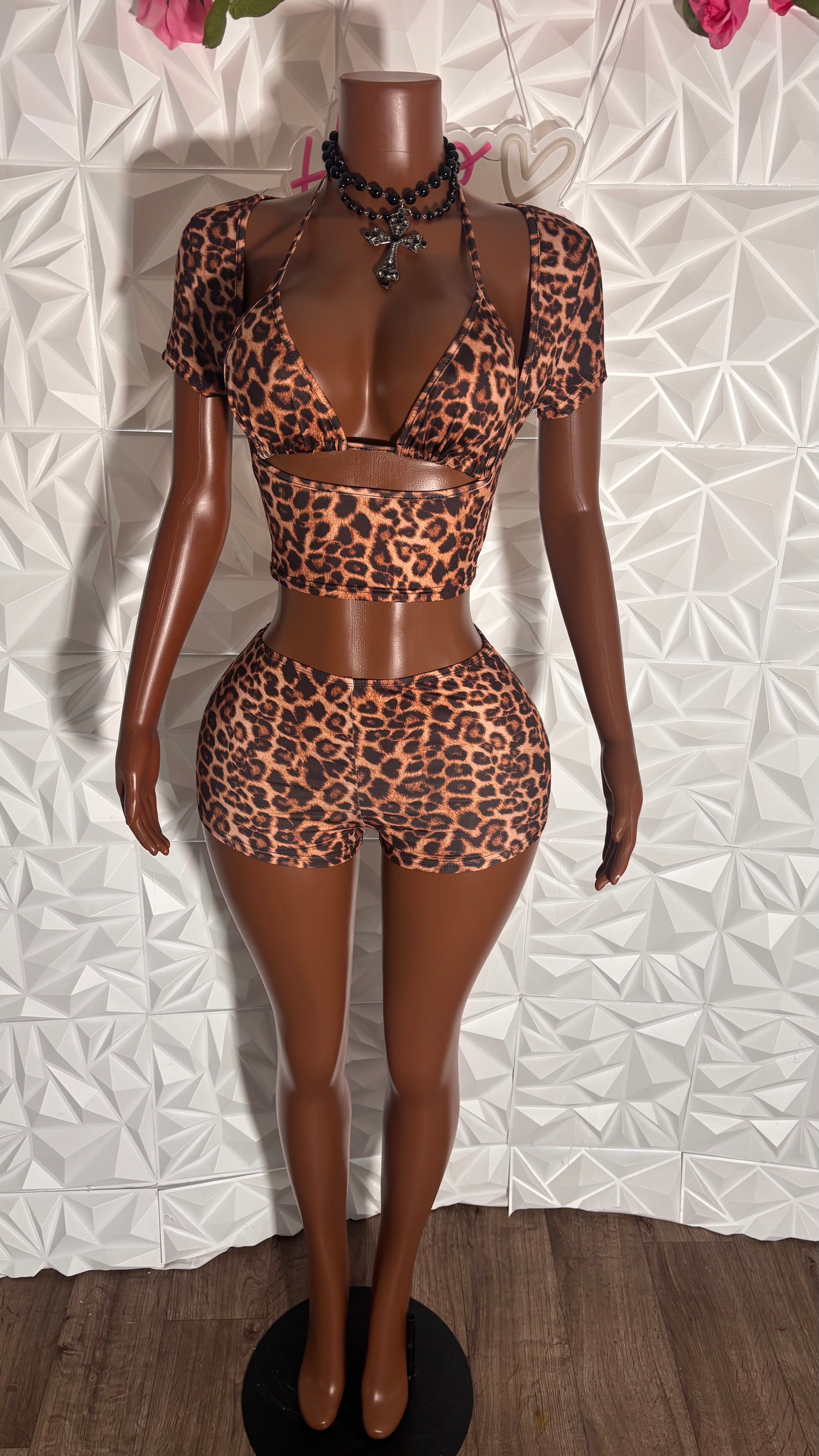 Three piece leopard set