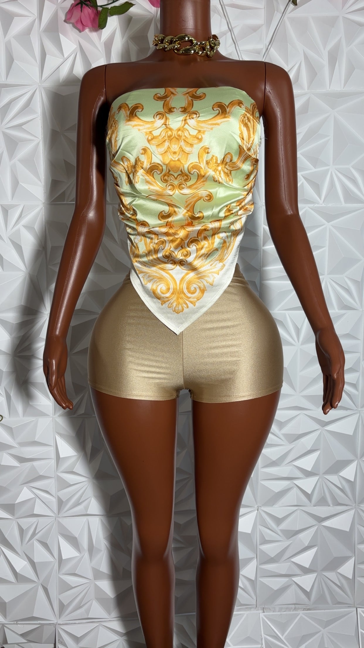 Shiny high waist shorts (gold)